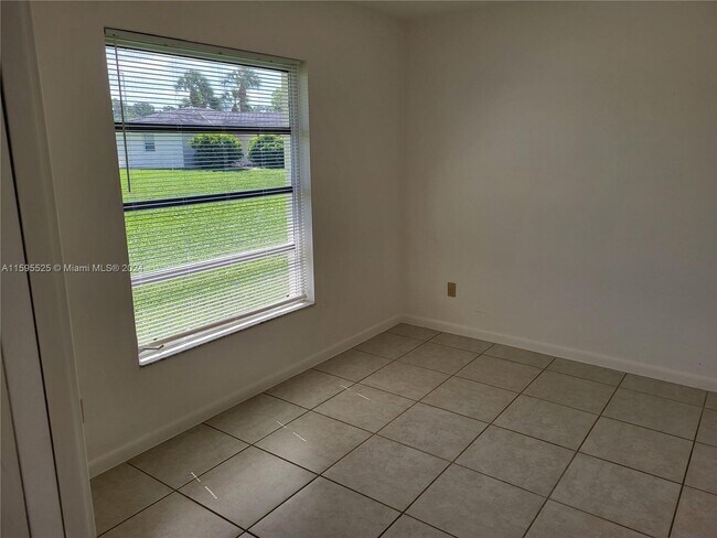 Building Photo - 208 Oakmont Pkwy