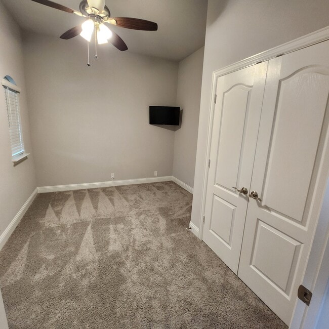 Building Photo - 1312 Carancho Dr
