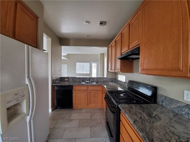 Building Photo - 9851 Altadena St
