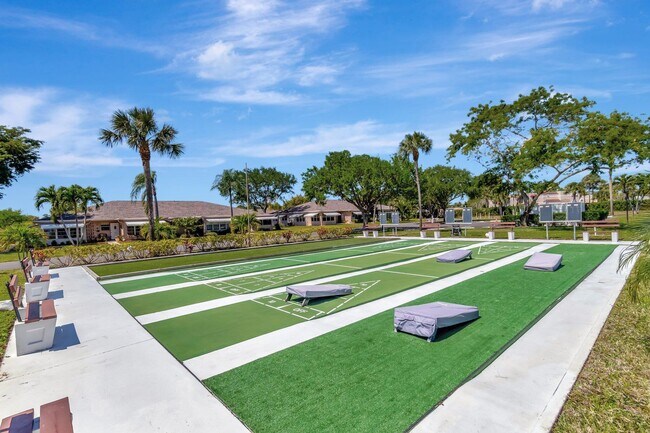 Building Photo - 1202 S Drive Cir