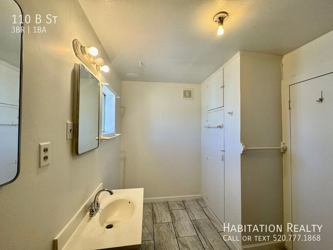 Building Photo - 110 B St