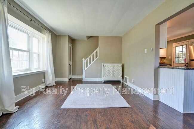 Building Photo - 912 Feist Ave