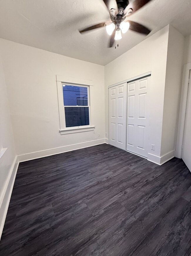 Building Photo - 1216 E Pierce St