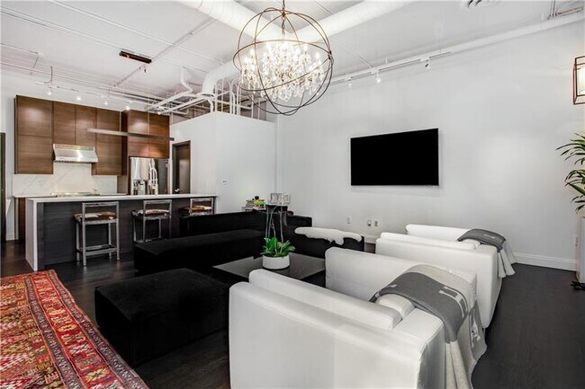 Building Photo - 3235 Roswell Rd NE