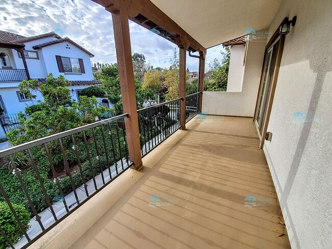 Building Photo - Fantastic Town home off of 76 with A/C.