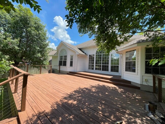 Building Photo - 200 Mountain View Dr