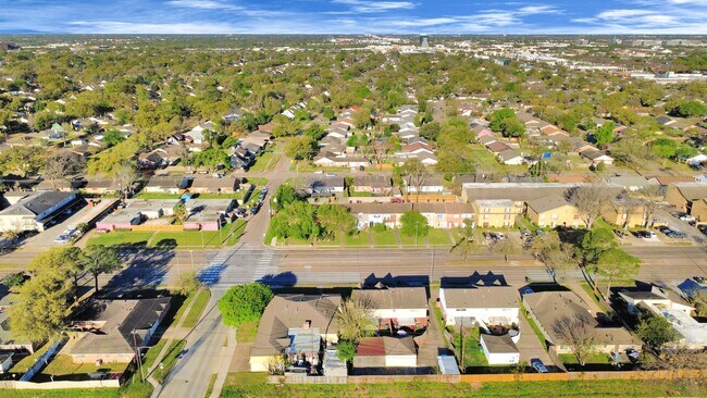 Building Photo - 7123 S Gessner Rd