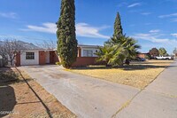 Building Photo - 10009 Jamaica St