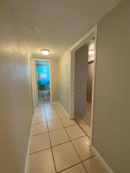 Hallway at back step down to Marster bedroom - 1701 26th St S