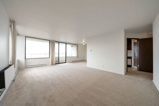 Building Photo - Stunning Queen Anne south slope condo with parking