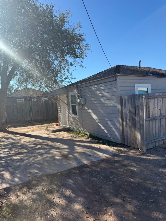 Building Photo - 710 Storey Ave