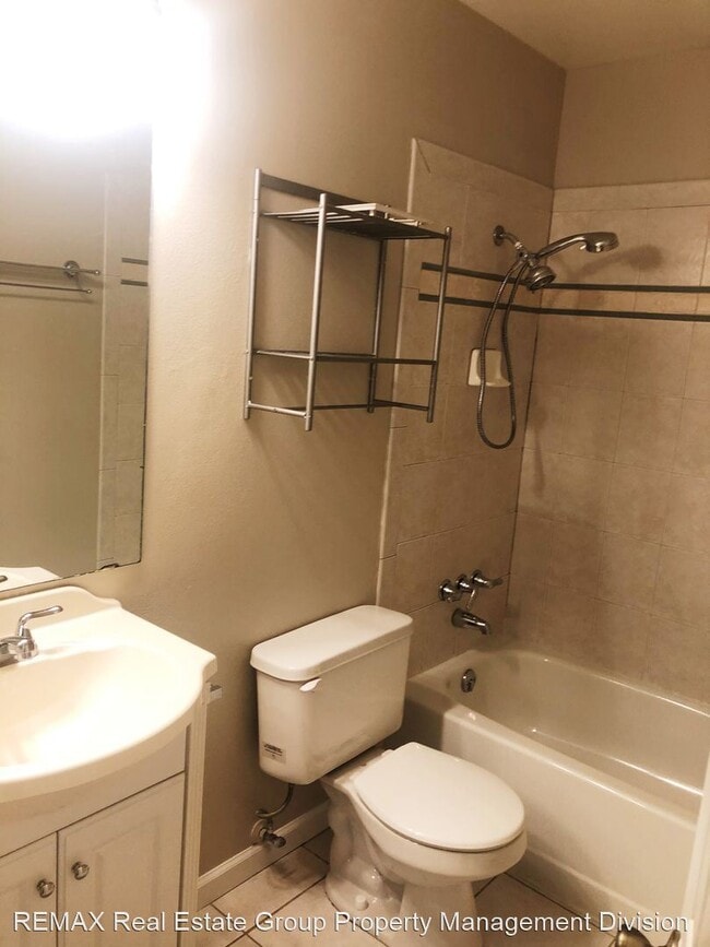 Building Photo - 2 br, 1 bath House - 749 Alexander Rd. Unit B