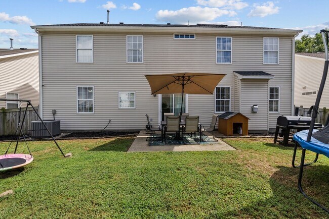 Building Photo - Luxurious 5-Bed, 2.5-Bath Home with Solar Panels in Newport News