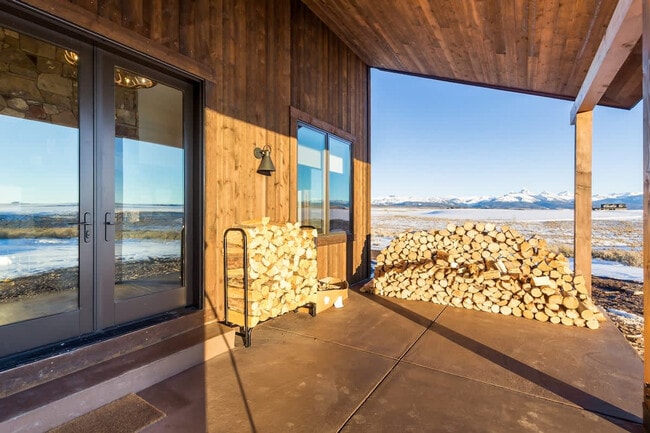 Building Photo - 2406 Tamarack Trail