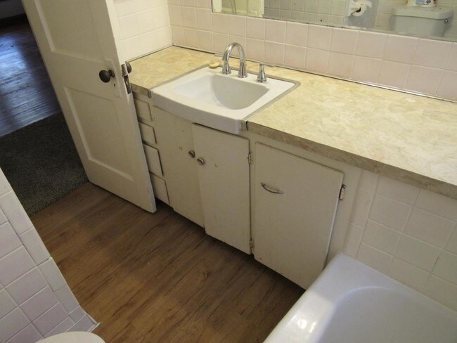 Building Photo - 1214 West Waldo Avenue Unit#1