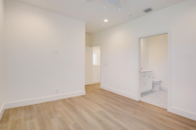 Building Photo - 211 S Ocean Blvd
