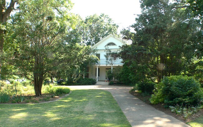 Building Photo - 815 Clay St