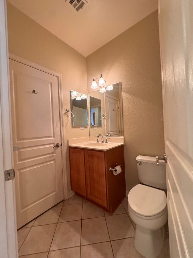 Building Photo - Single Level Home in Somersett