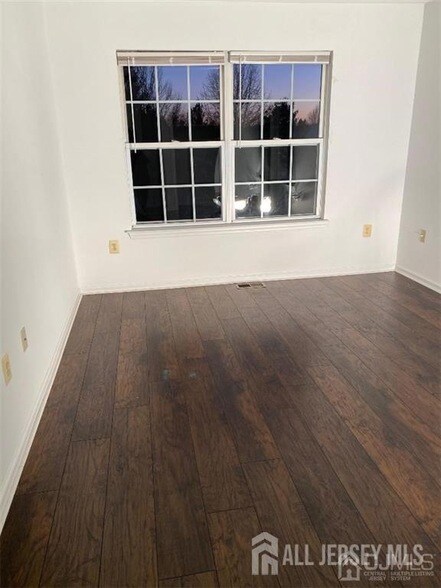 Building Photo - 33 Marion Dr