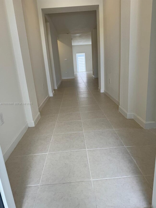 Building Photo - 16124 SW 148th Pl