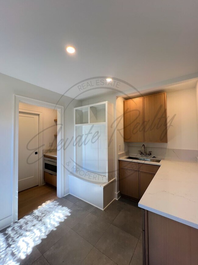 Building Photo - Modern Elegance in the Heart of Nashville ...