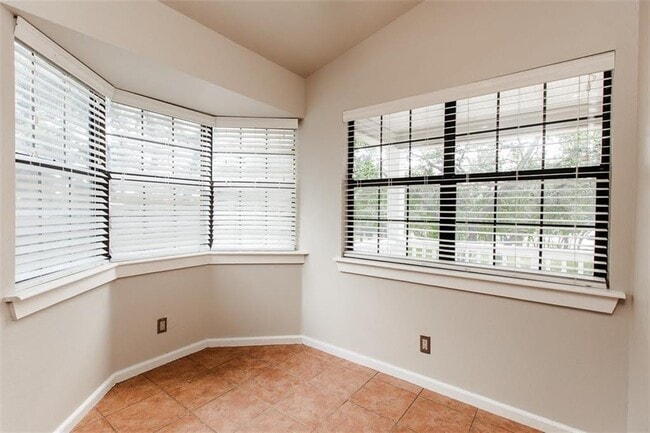 Building Photo - 208 S Cougar Ave
