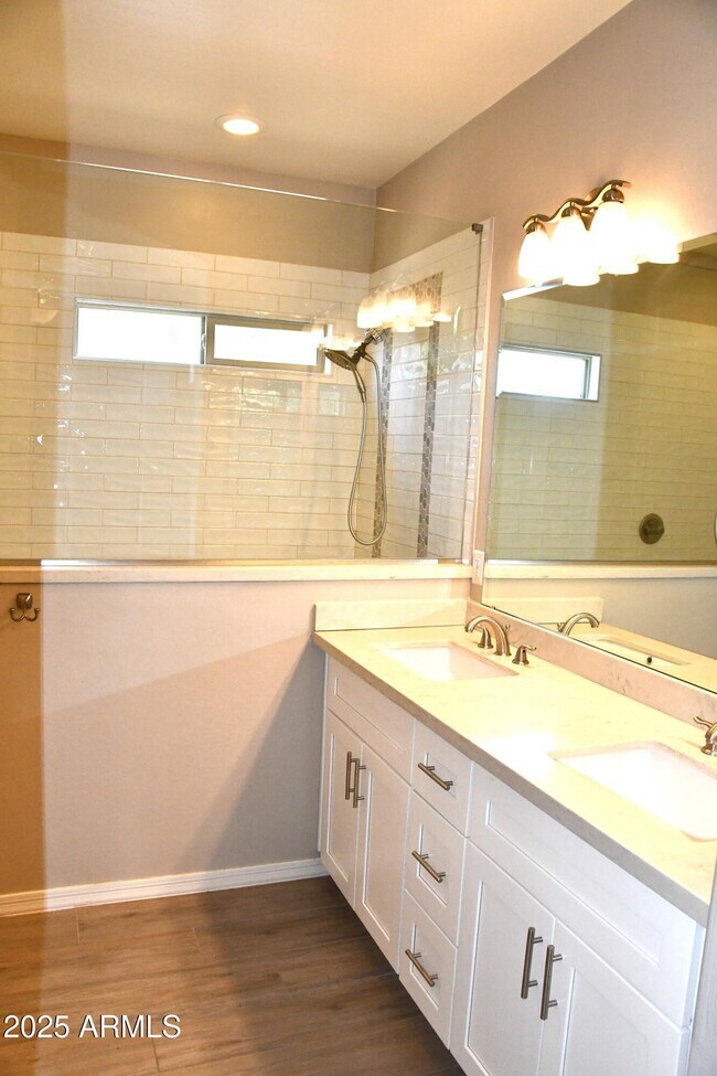 Building Photo - 2362 W Sierra Vista Dr