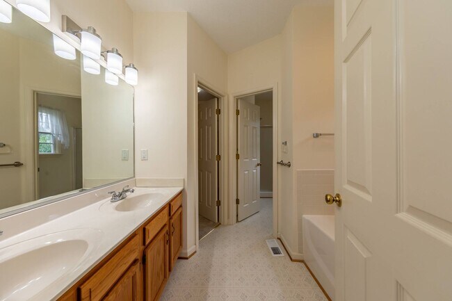 Building Photo - 3736 Cherry Walk