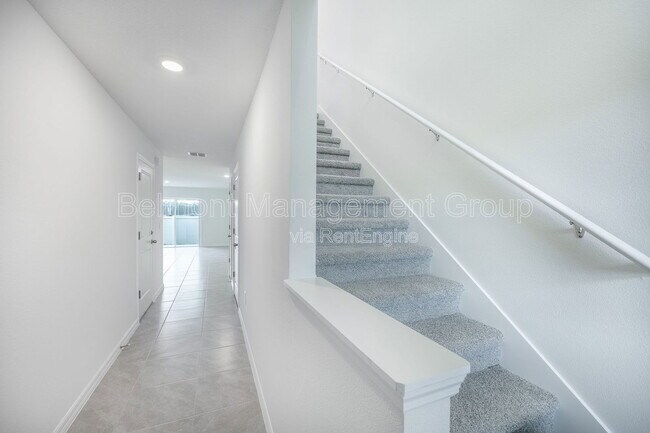 Building Photo - 8250 SW 67th Ave