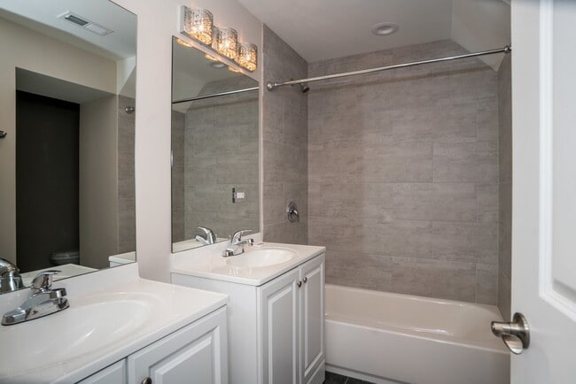 Building Photo - 2135 W 19th St