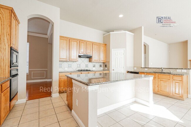 Building Photo - Lake Views, Space & Lifestyle – Ask about our move in specials!