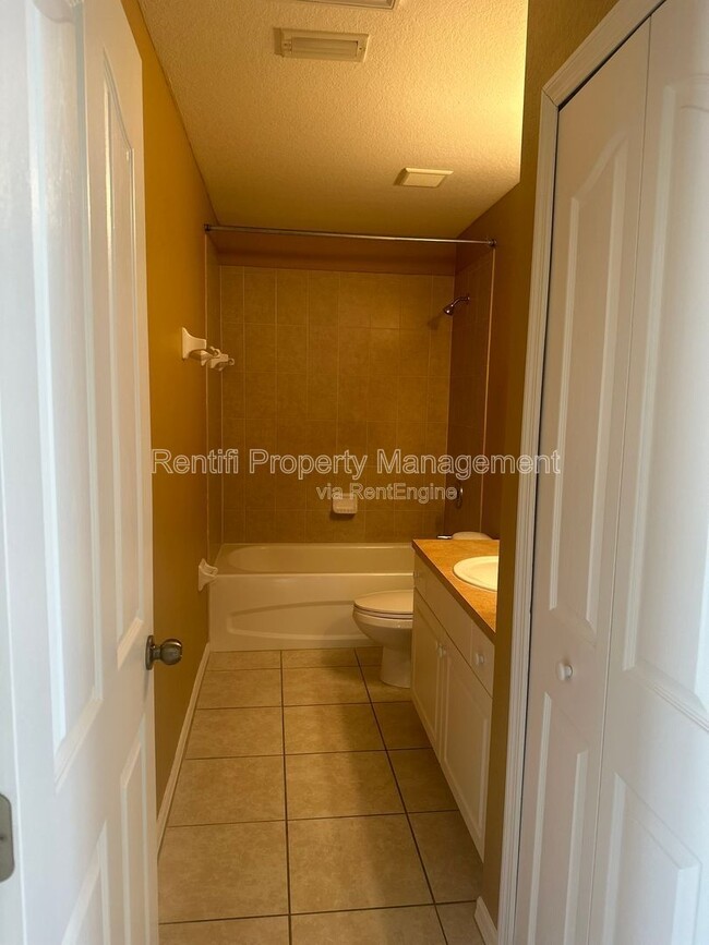 Building Photo - 1513 NE 36th Terrace