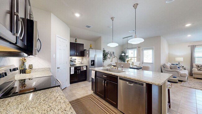 Building Photo - Stunning 4 bedroom home in pristine condition!!!