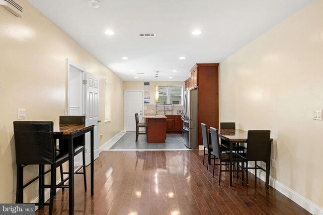 Building Photo - 2328 Reed St