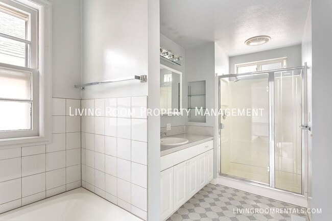 Building Photo - 3010 SE 36th Ave