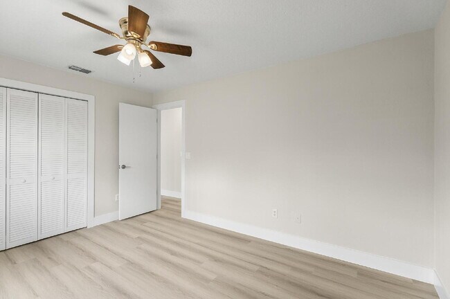 Building Photo - "Chic & Cozy 2-Bed Retreat with Granite Touches in Palm Coast!"