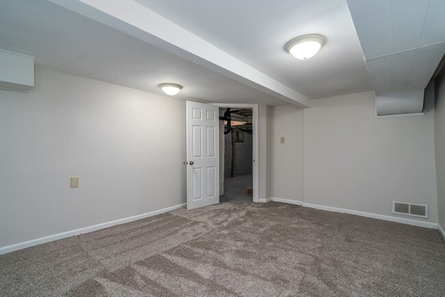 Building Photo - Recently Updated Single Family Home Available