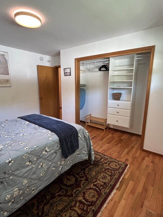 Building Photo - 302 N 37th Ave