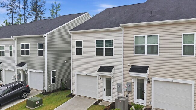 Building Photo - Silver Fir Ln - Garner