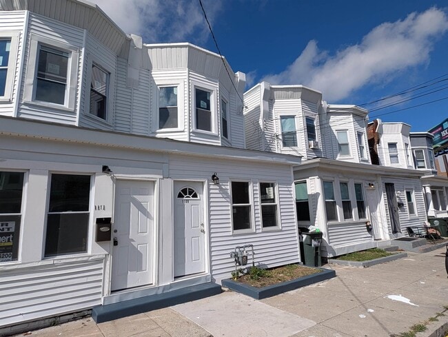 Building Photo - 1109 Adriatic Ave
