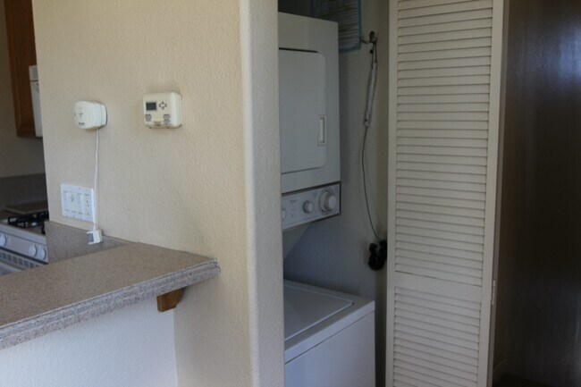 Building Photo - 6120 Paseo Valiente