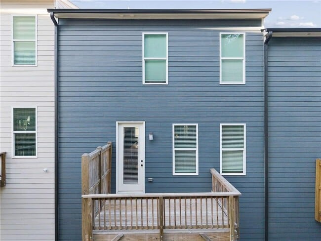 Building Photo - 383 Skylar Way SE