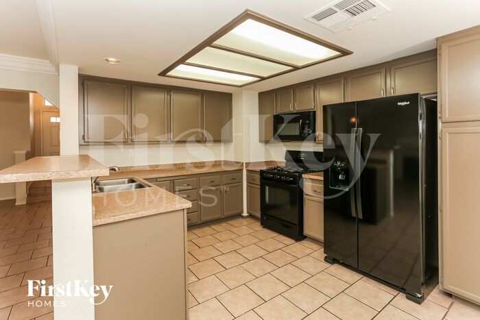 Building Photo - 1673 Black Hills Way