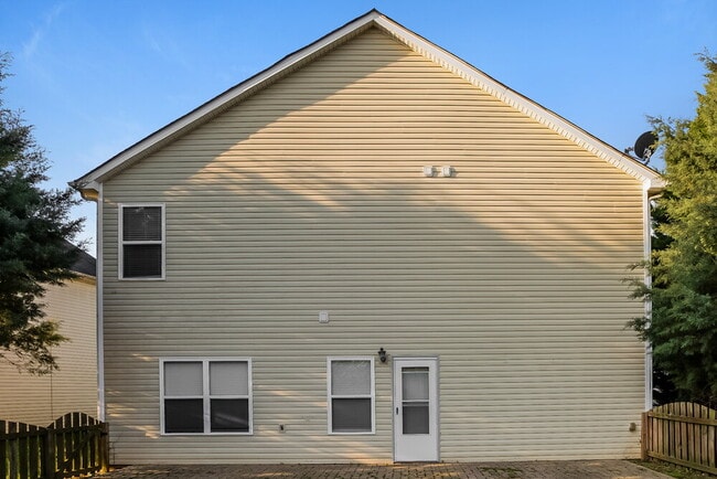 Building Photo - 1530 Ladora Dr