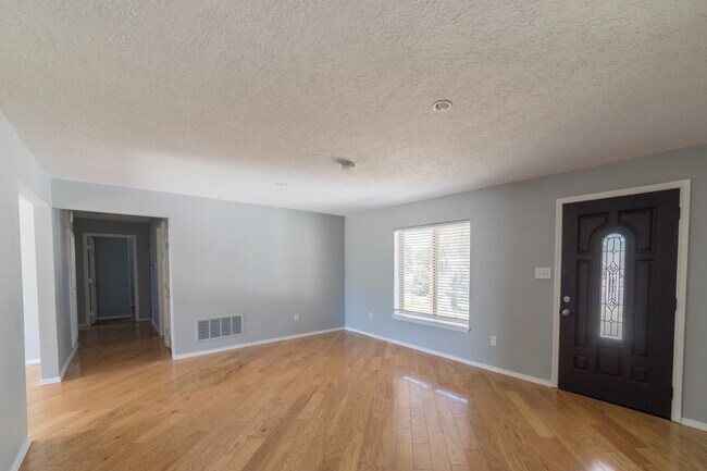 Building Photo - Casa Grande