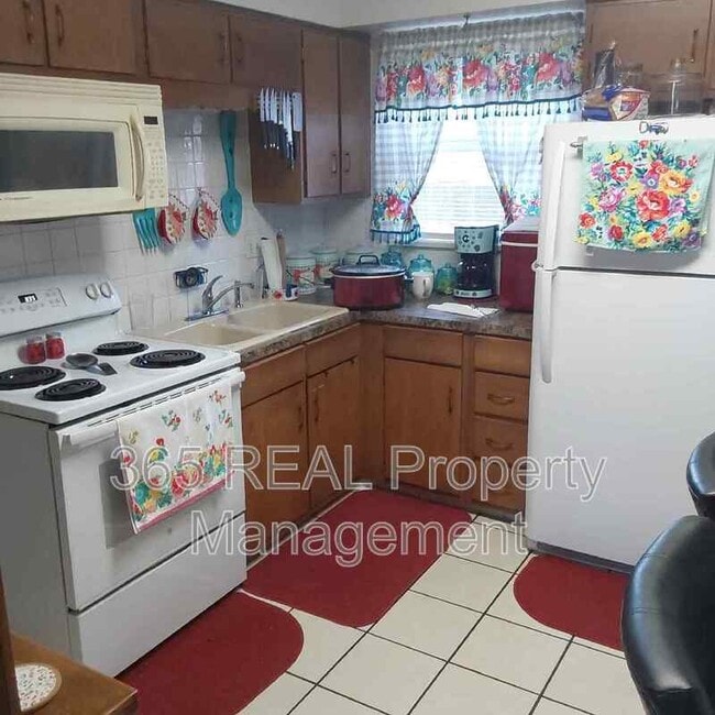 Building Photo - 2220 2nd St