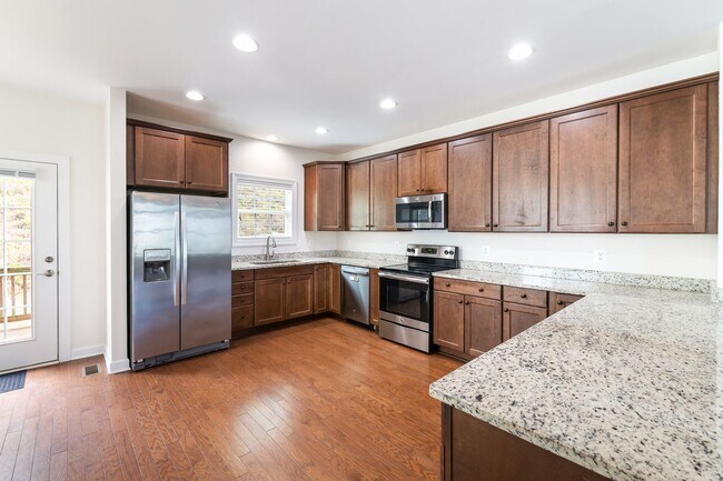 Building Photo - 2410 Winthrop Dr