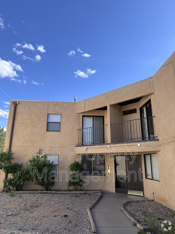 Building Photo - 12304 Candelaria Rd NE