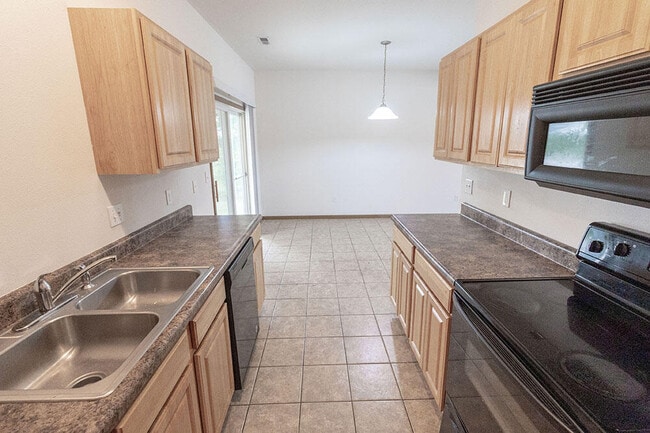 Building Photo - 1613 Citadel Dr