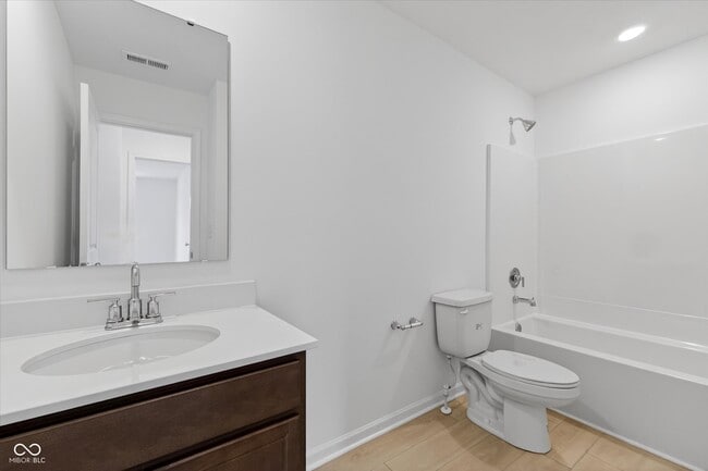 Building Photo - 15946 Meadow Frost Ct